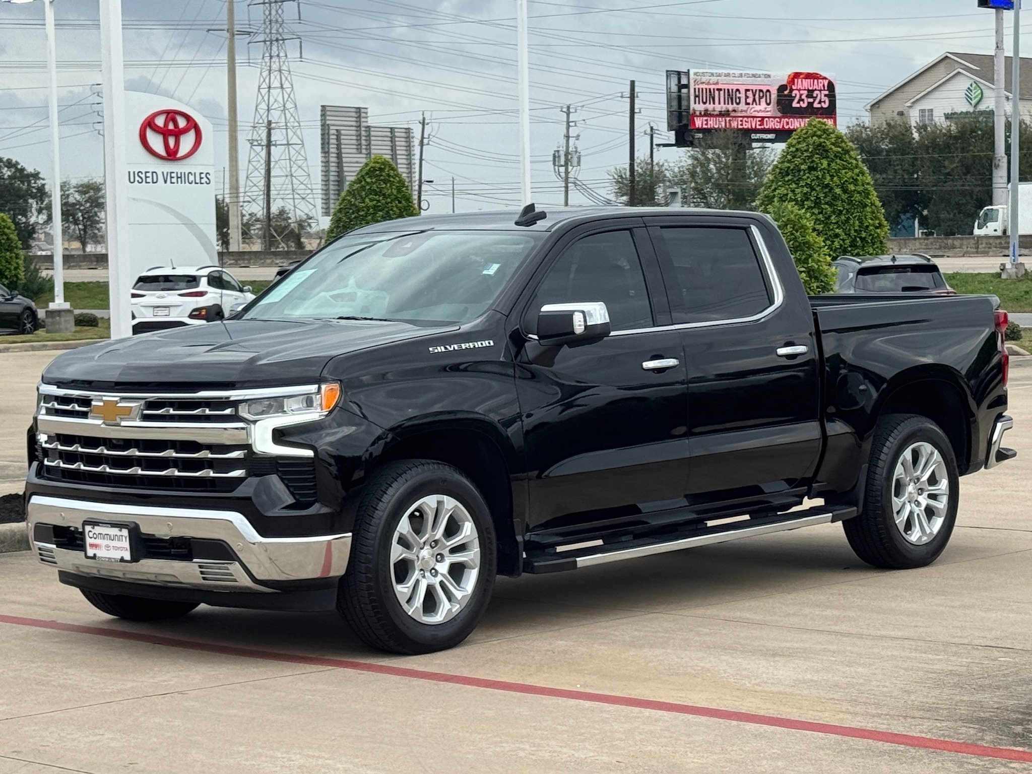 2022 Chevrolet Silverado 1500 LTZ - 11