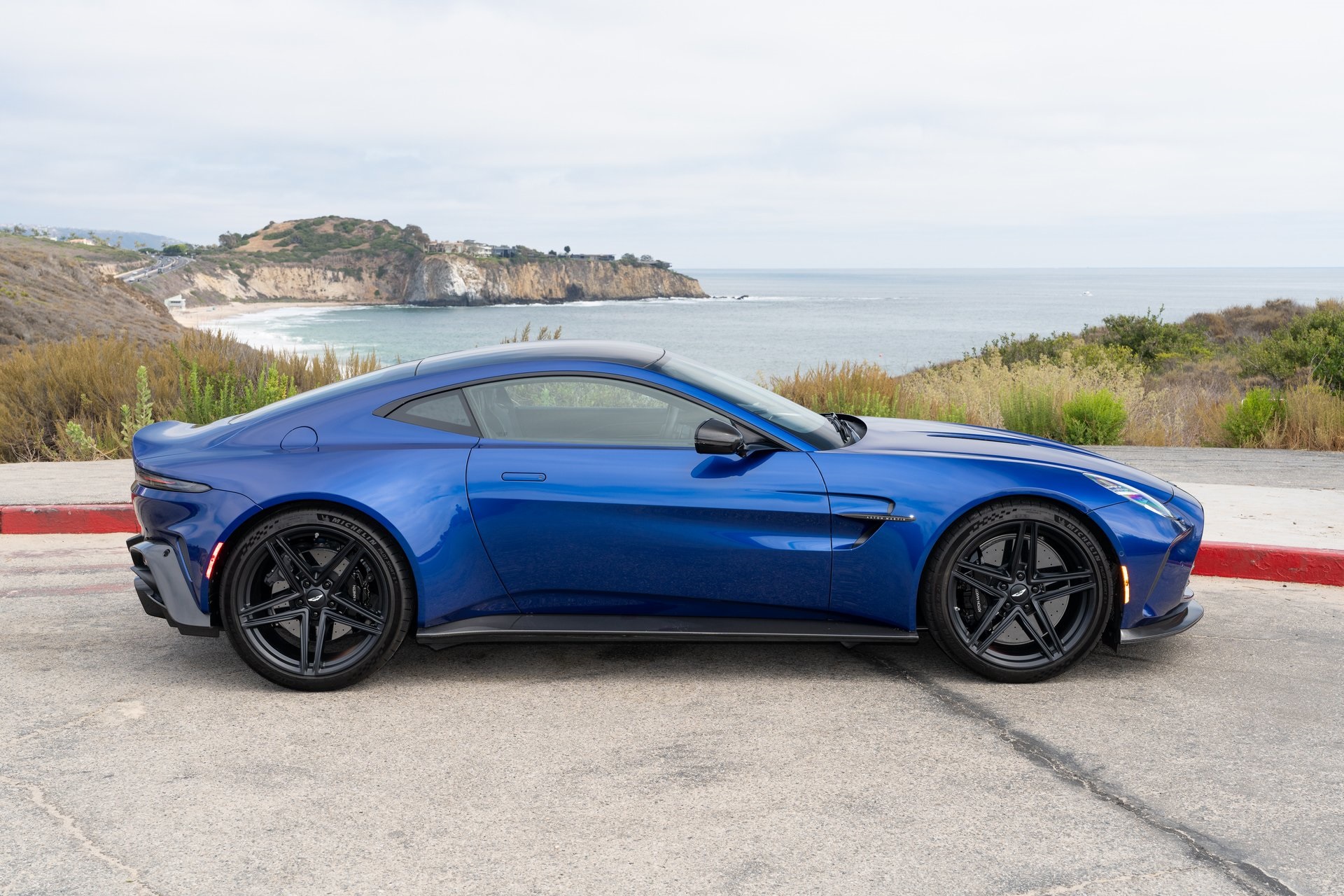 Aston Martin 2025 Vantage 