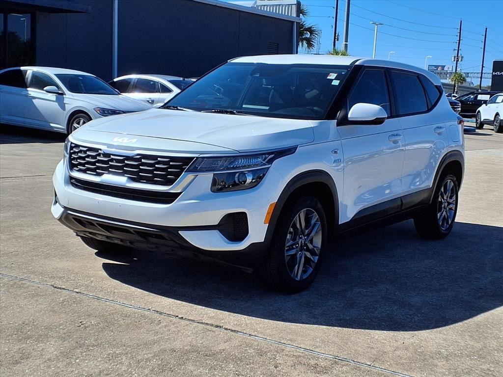 2023 Kia Seltos LX White at Bayshore Chrysler Jeep Dodge Ram