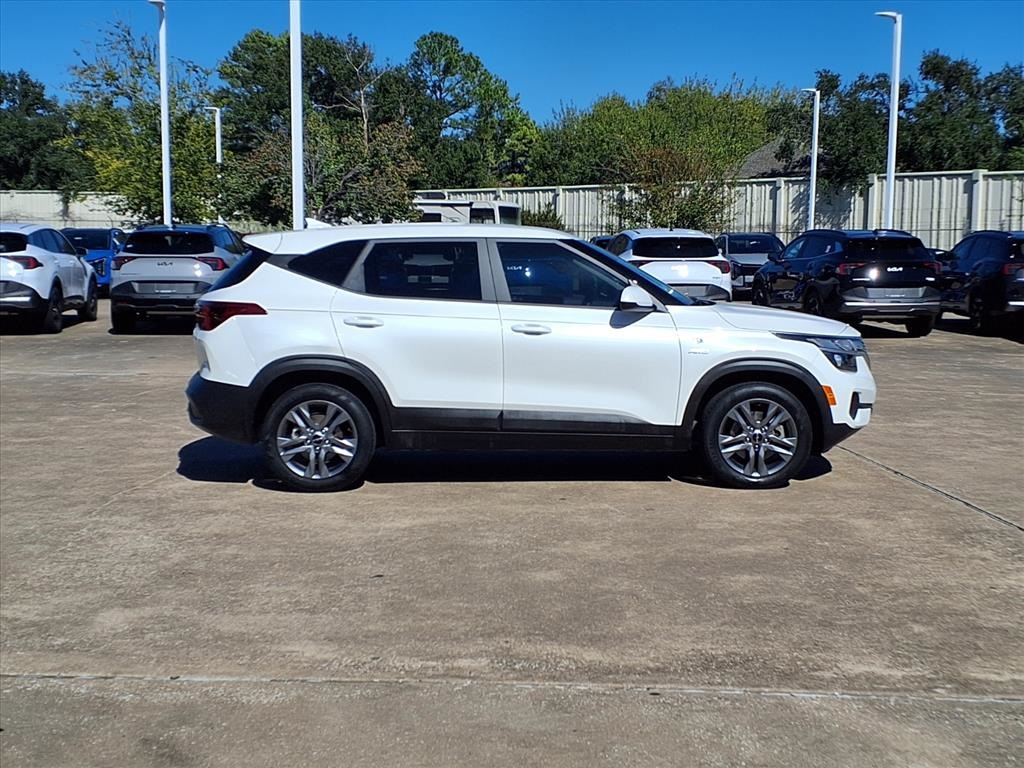 2023 Kia Seltos LX White at Bayshore Chrysler Jeep Dodge Ram