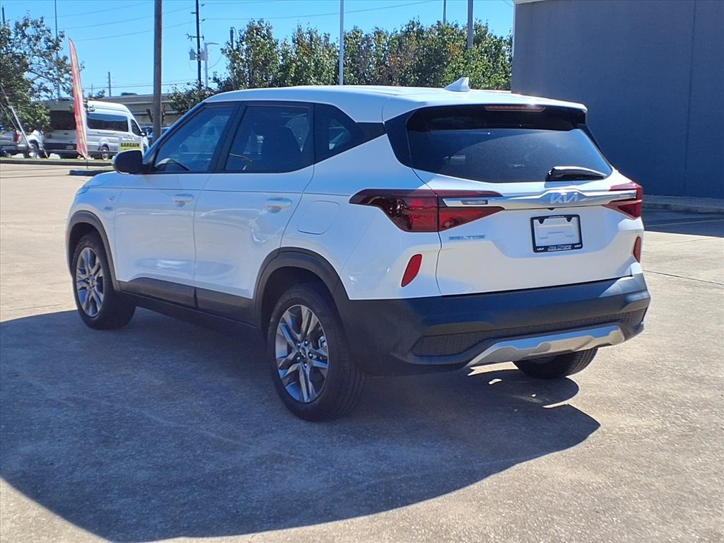 2023 Kia Seltos LX White at Bayshore Chrysler Jeep Dodge Ram