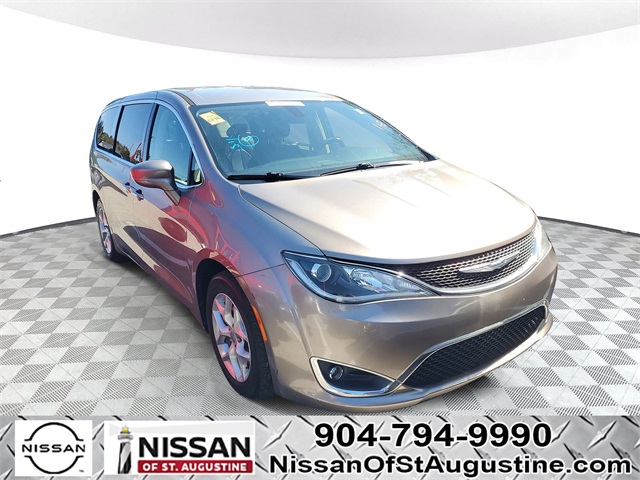 2018 Chrysler Pacifica Touring Plus's photo