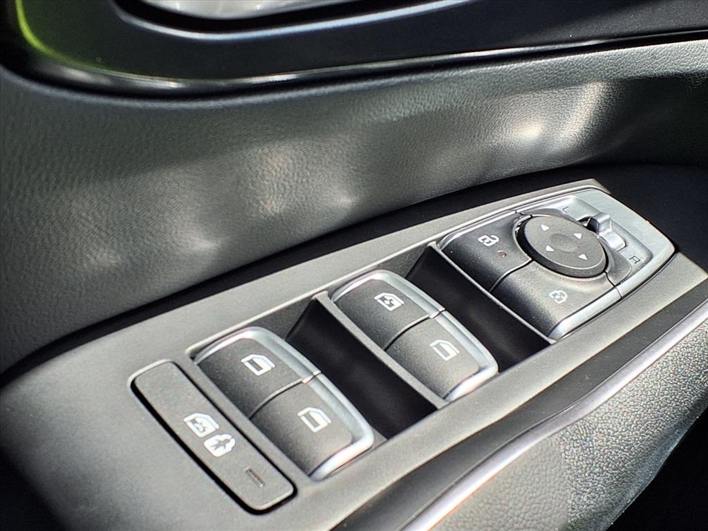 2025 Kia Sorento S - 11