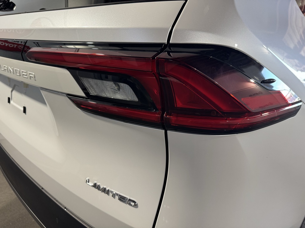 Thumbnail: 2026 Toyota Grand Highlander - 18