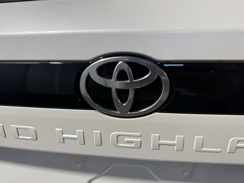 Thumbnail: 2026 Toyota Grand Highlander - 23