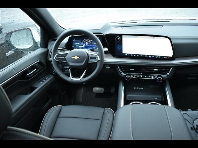 2025 Chevrolet Suburban Premier photo 4