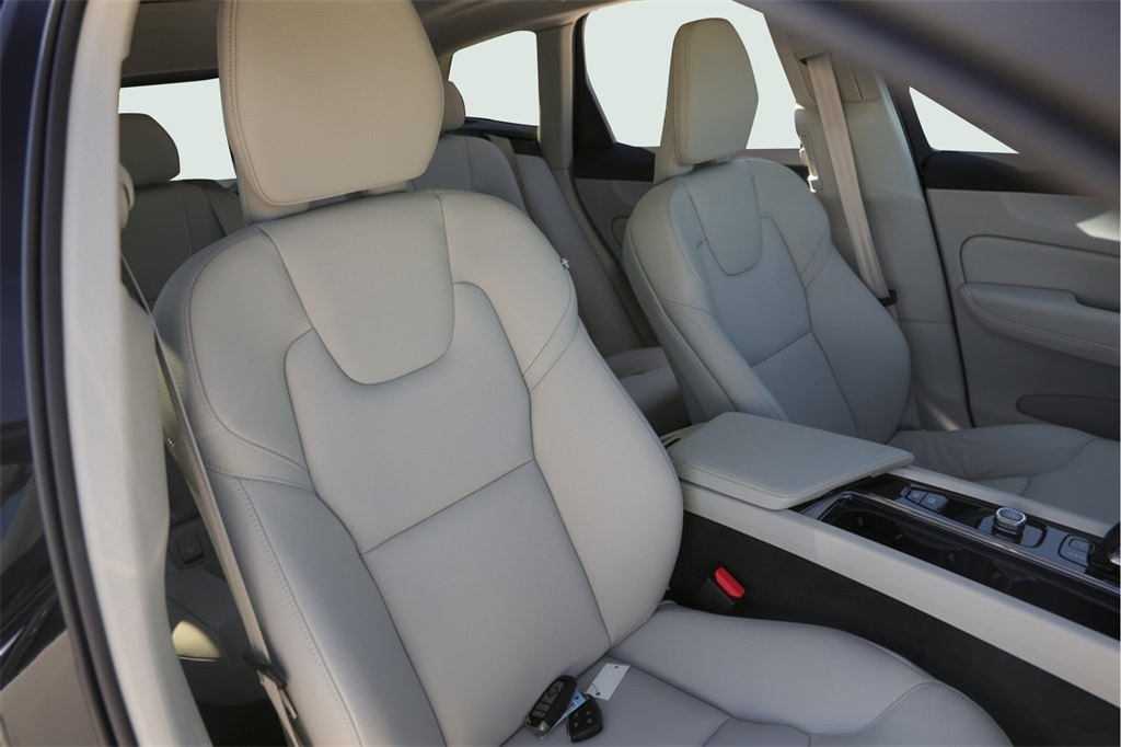 Used Car 2025 Volvo Xc60  B5 Core For Sale Under $50,000 In Austin, Texas