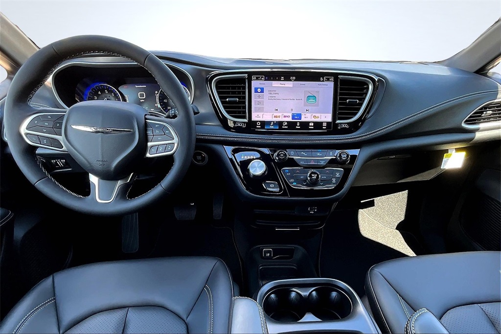 2026 Chrysler Pacifica Select - 4