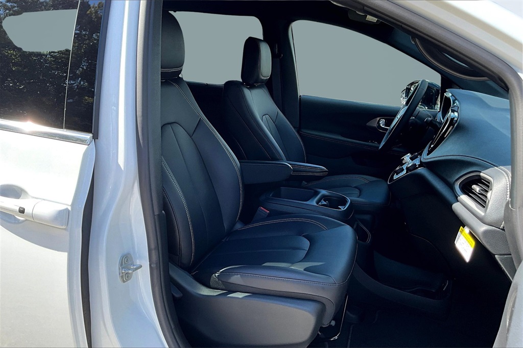 2026 Chrysler Pacifica Select - 7