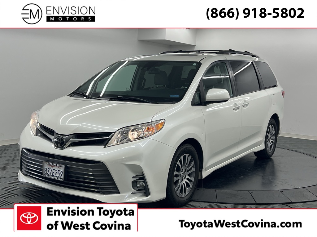 2020 Toyota Sienna XLE 7-Passenger FWD with Auto-Access Seat