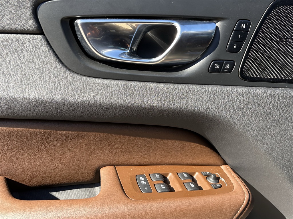 2022 Volvo XC60 B5 Inscription Black at Ultimate Motorsports