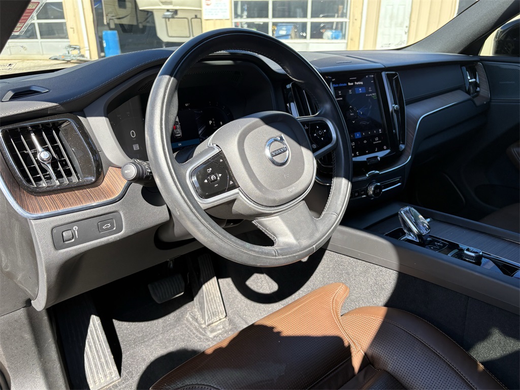 2022 Volvo XC60 B5 Inscription Black at Ultimate Motorsports