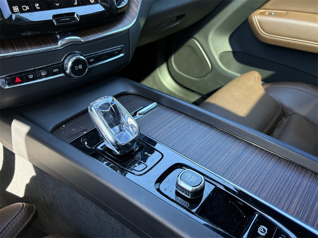 2022 Volvo XC60 B5 Inscription Black at Ultimate Motorsports