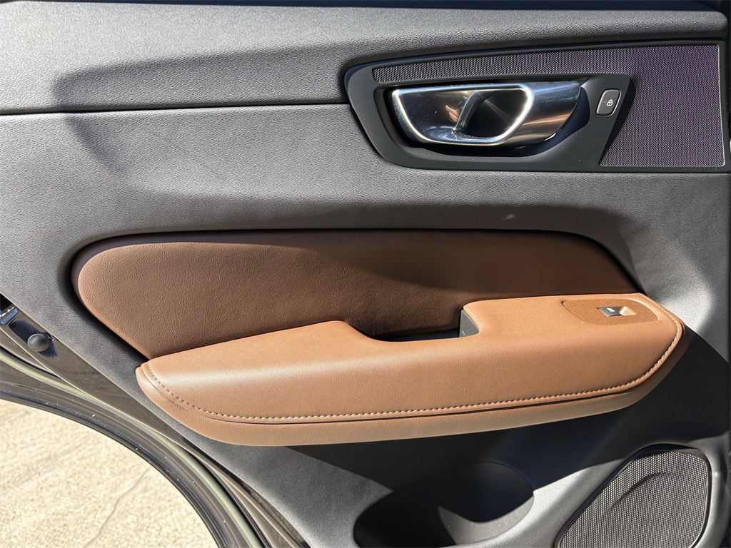 2022 Volvo XC60 B5 Inscription Black at Ultimate Motorsports