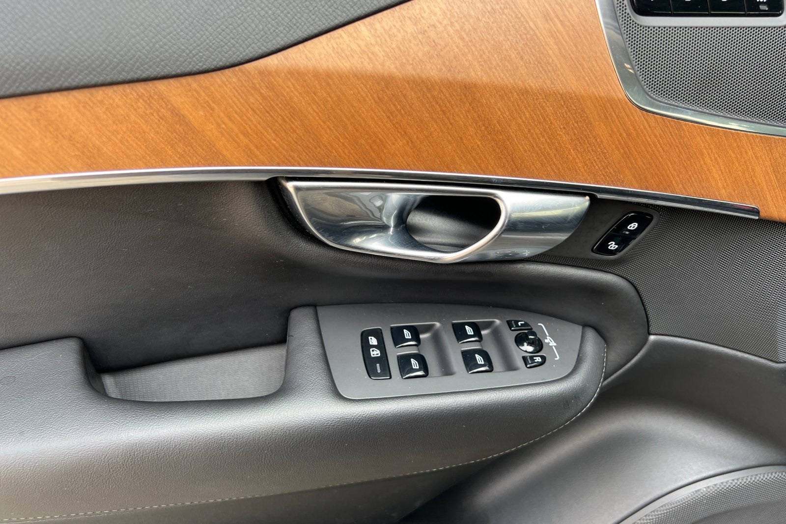 2023 Volvo XC90 Plus - Photo 13