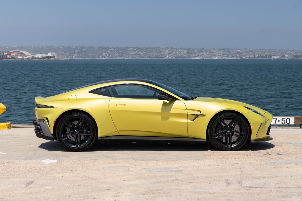 Aston Martin 2025 Vantage 
