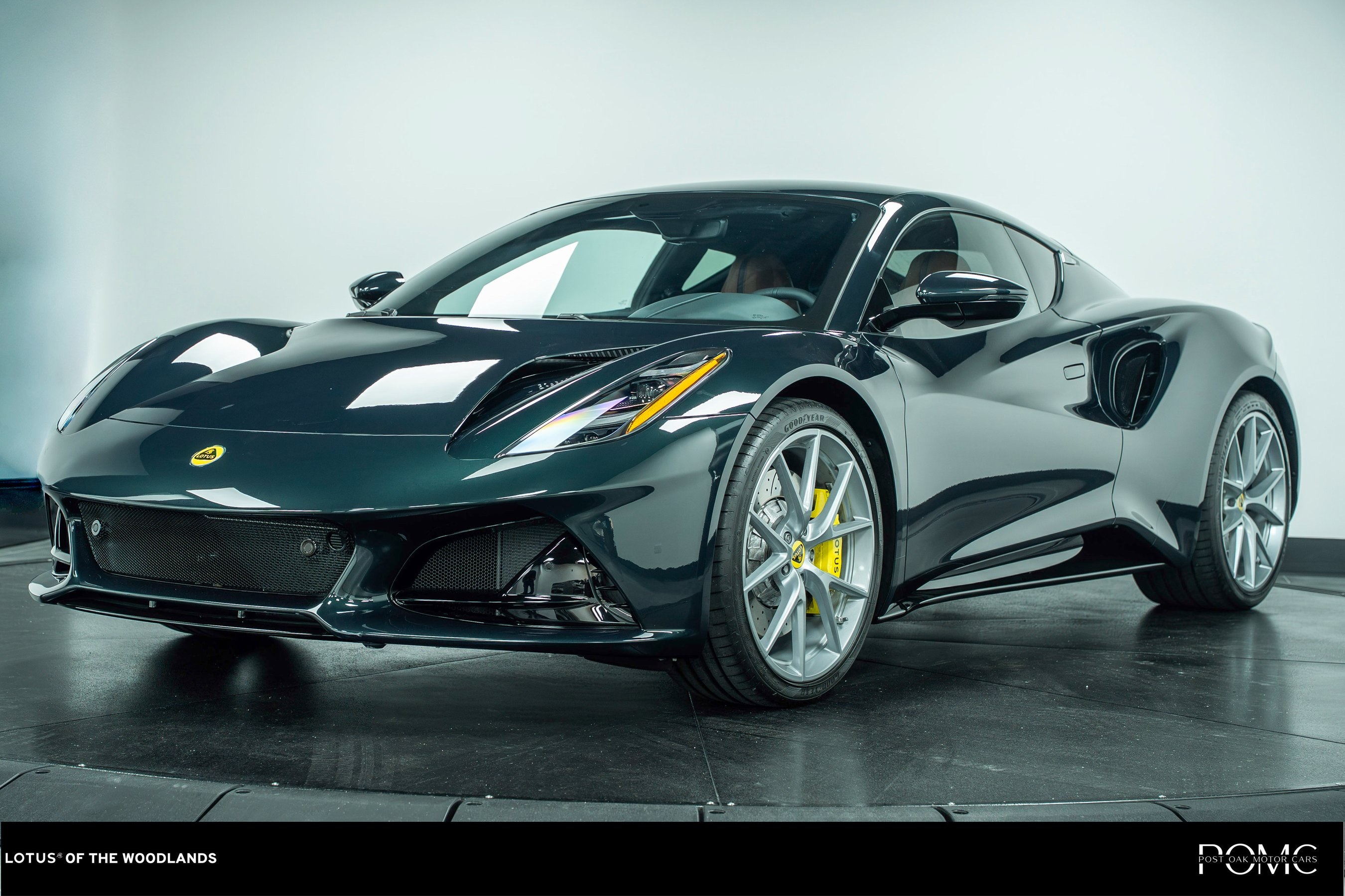 2025 Lotus Emira photo 2