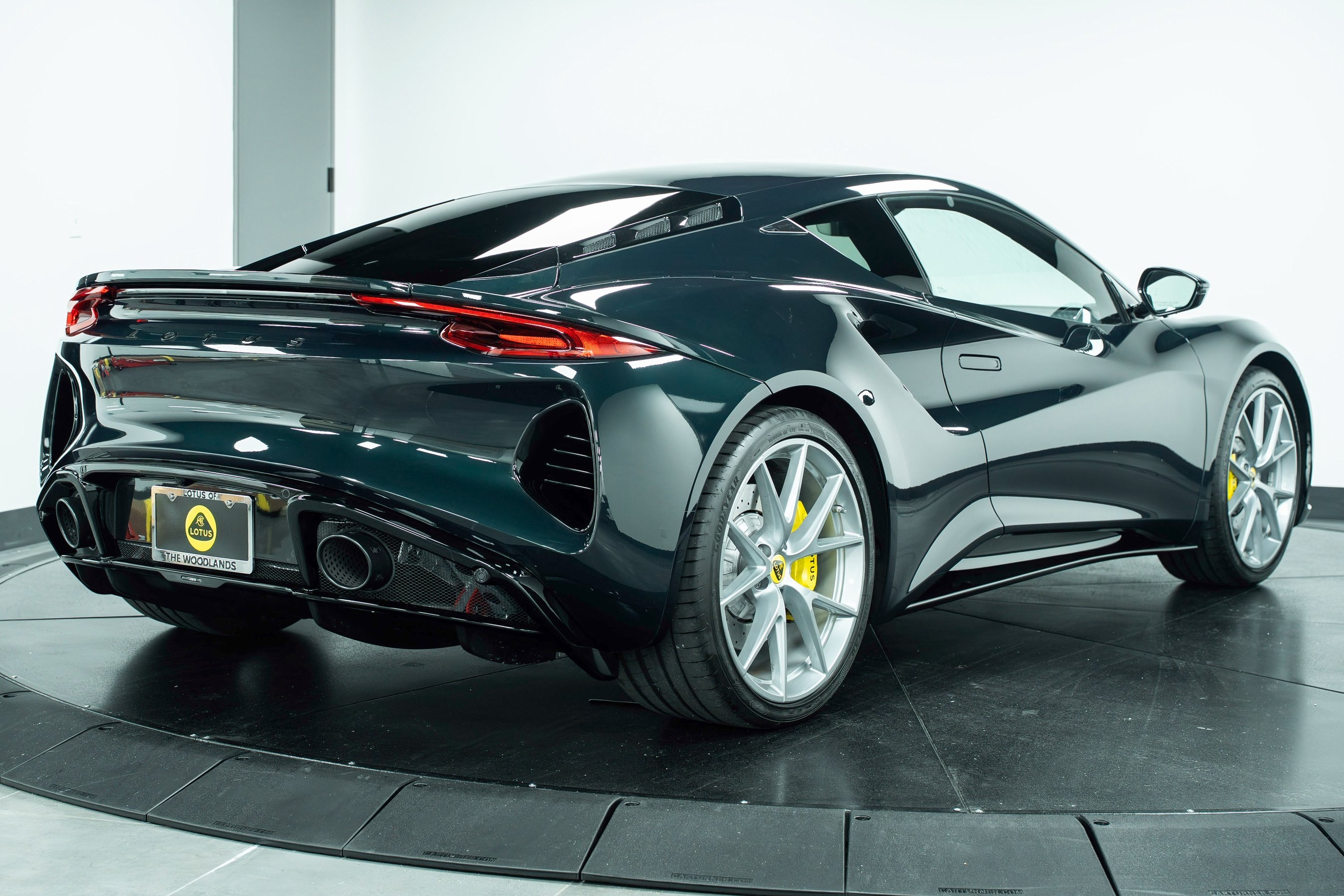 2025 Lotus Emira photo 4