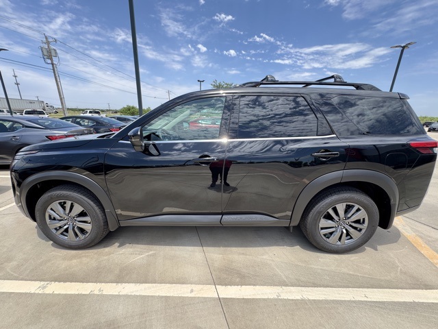 2025 Nissan Pathfinder SV photo 9