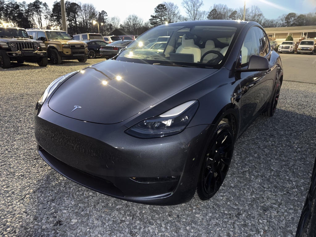 2023 Tesla Model Y Long Range's photo