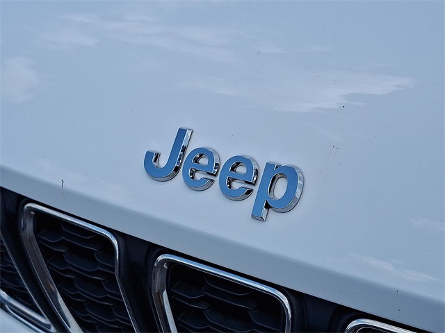 2022 Jeep Grand Cherokee L Laredo for sale at PATRIOT CHEVROLET OF WARMINSTER