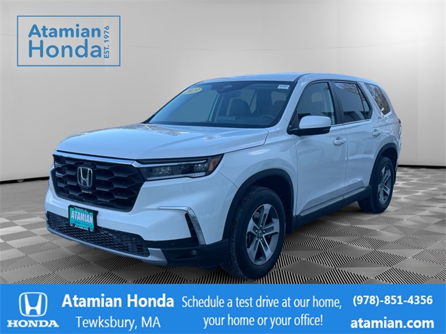 2023 Honda Pilot EX-L AWD with Captains Chairs