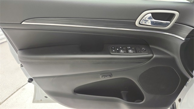 2022 Jeep Grand Cherokee WK Limited White at North Houston Mitsubishi