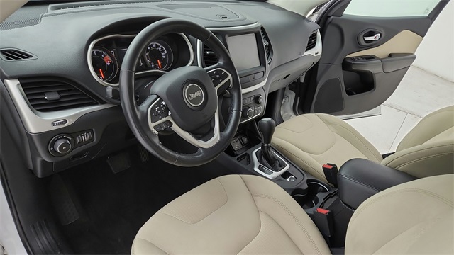 2016 Jeep Cherokee Latitude White at Gullo Toyota