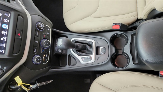 2016 Jeep Cherokee Latitude White at Gullo Toyota