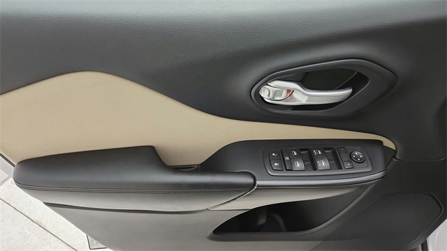 2016 Jeep Cherokee Latitude White at Gullo Toyota