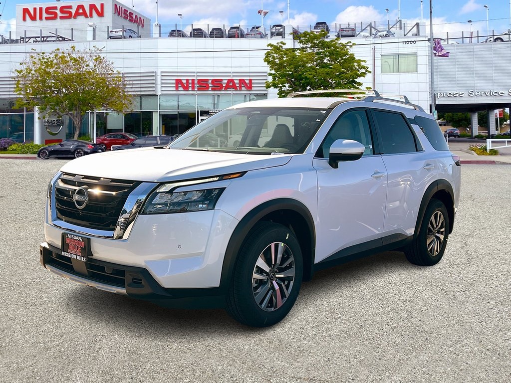 2025 Nissan Pathfinder SL