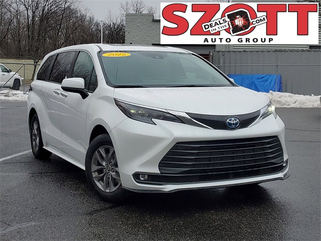 2025 Toyota Sienna XLE 7-Passenger AWD