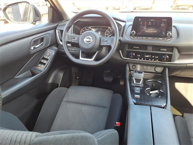 2024 Nissan Rogue SV photo 2