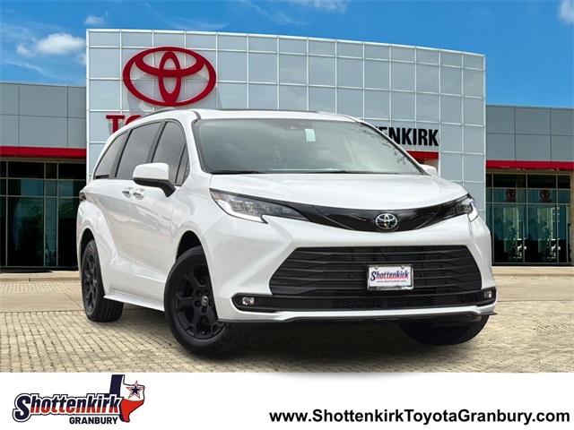 2026 Toyota Sienna Woodland Edition 7-Passenger AWD