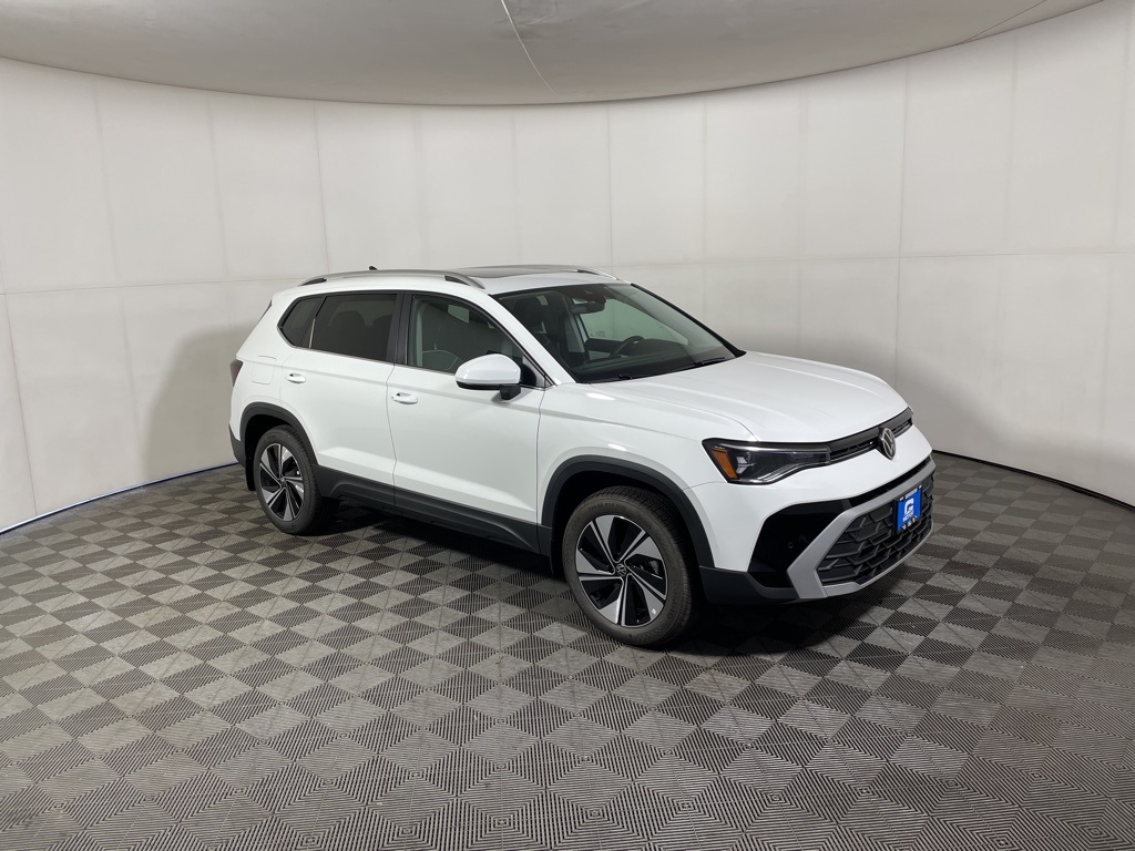 2025 Volkswagen Taos SE 4Motion