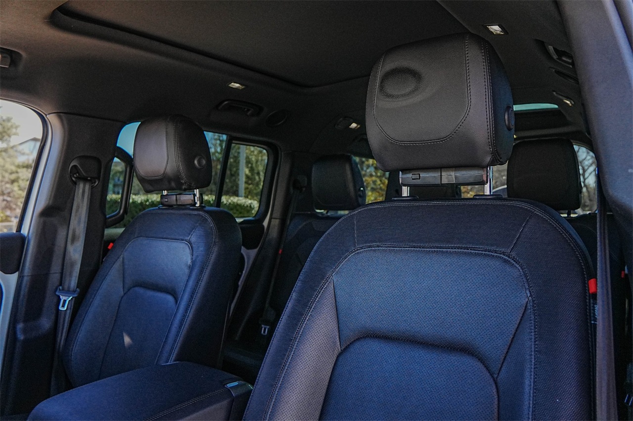 Used Car 2024 Land Rover Defender 130  X-dynamic Se For Sale Under $70,000 In Austin, Texas