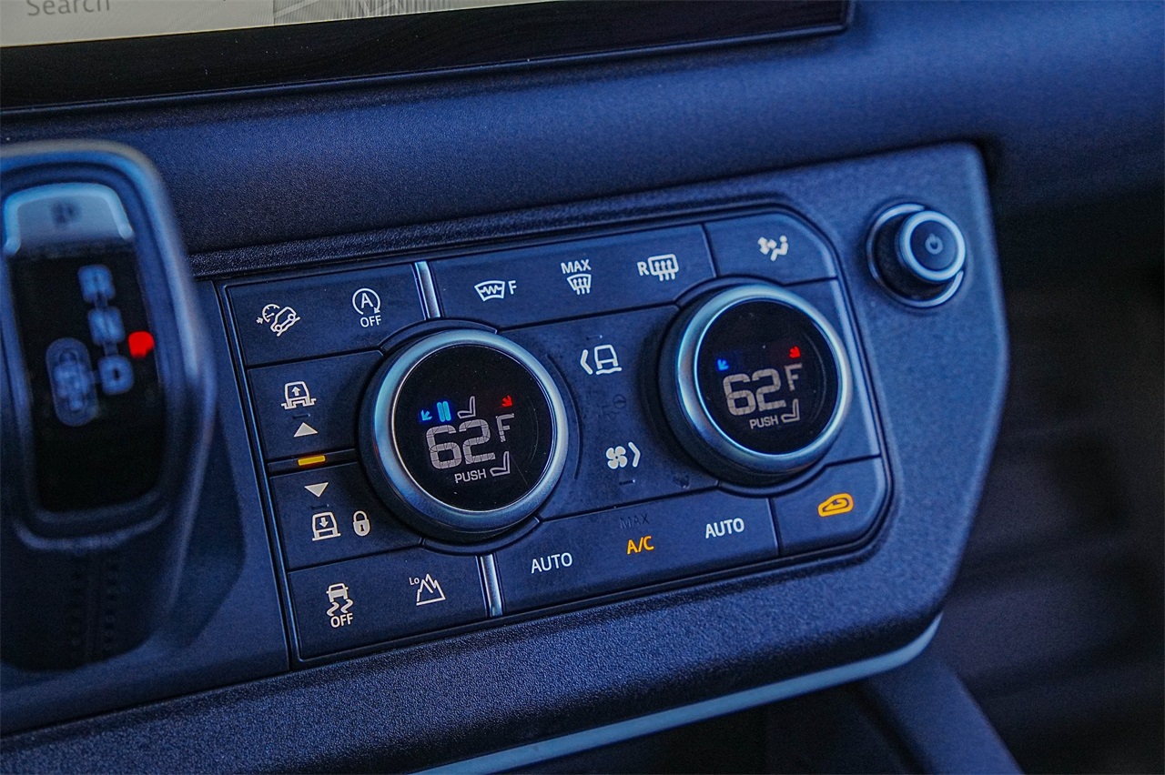 Used Car 2024 Land Rover Defender 130  X-dynamic Se For Sale Under $70,000 In Austin, Texas