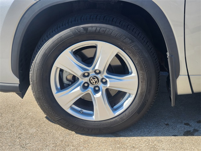 2024 Toyota Highlander LE Silver at Don McGill Toyota