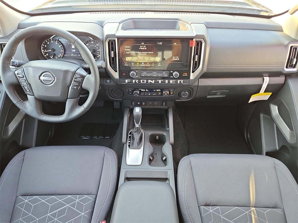 2025 Nissan Frontier SV photo 5