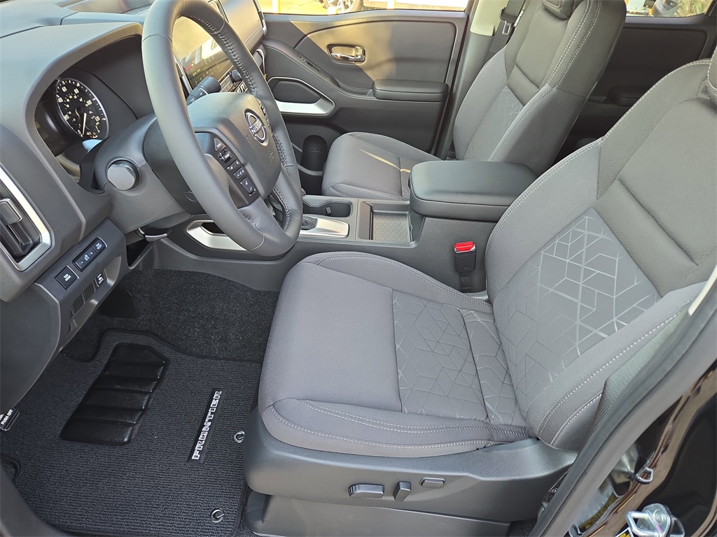 2025 Nissan Frontier SV photo 7