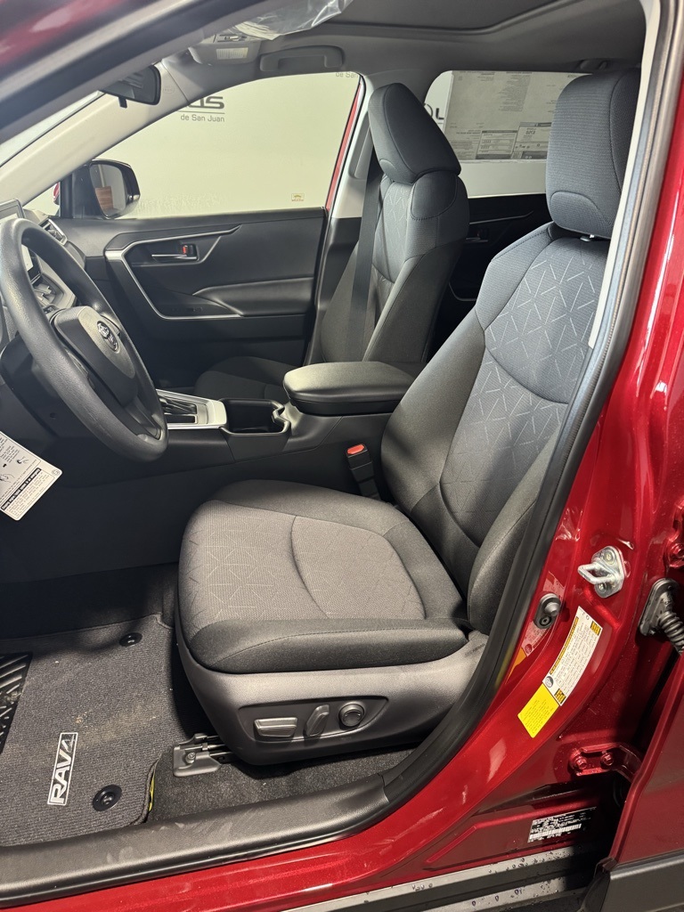 Thumbnail: 2025 Toyota RAV4 - 32