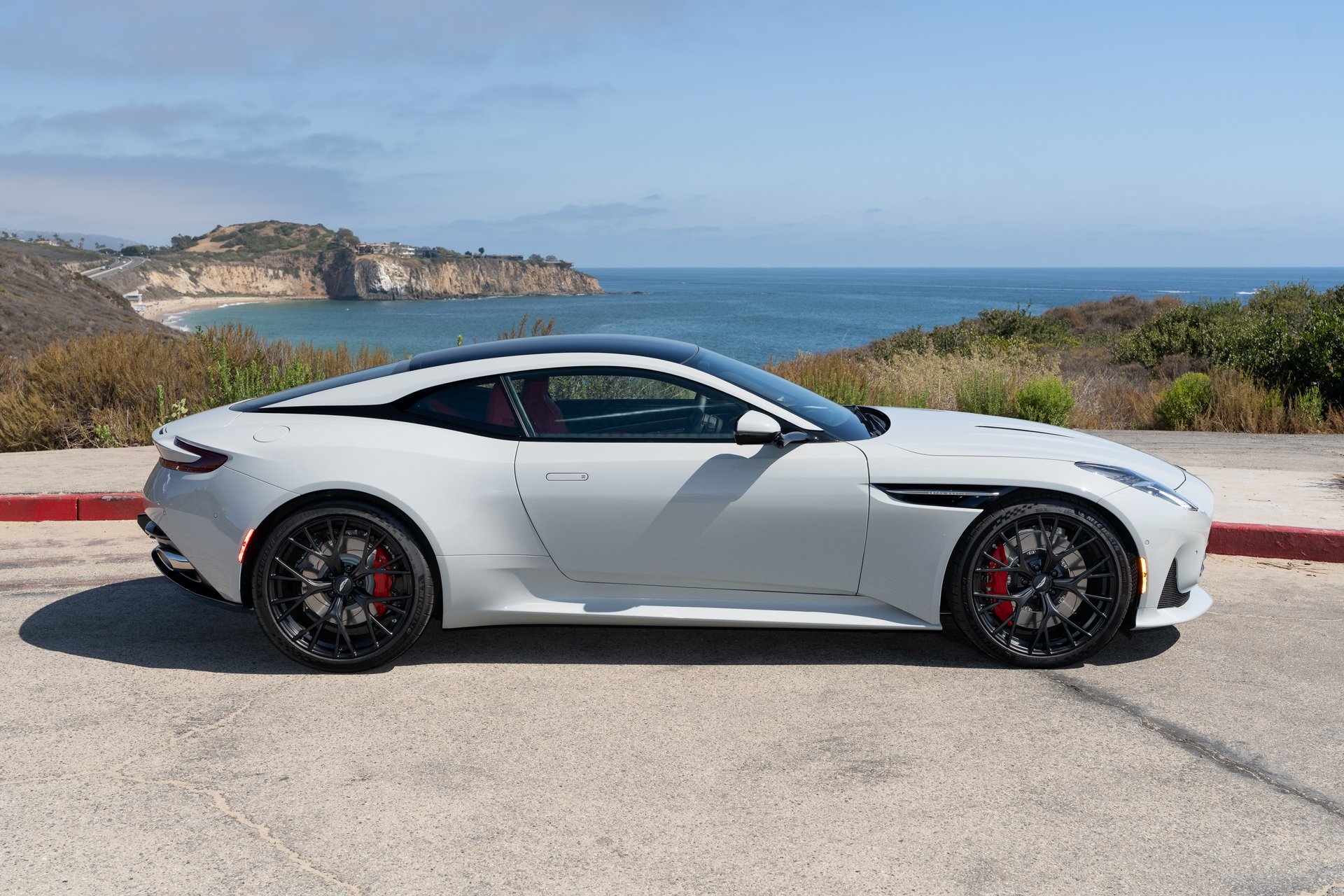 Aston Martin 2025 DB12 