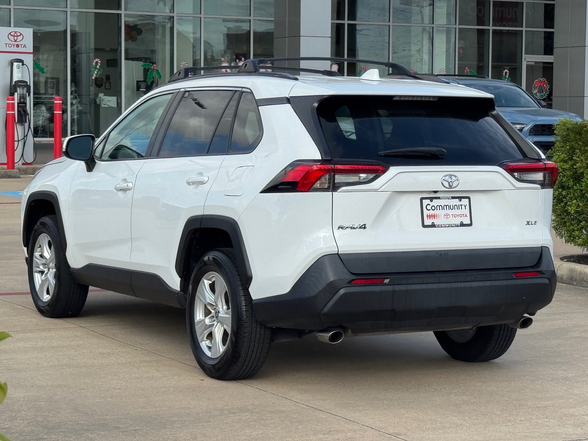2021 Toyota RAV4 XLE - 11