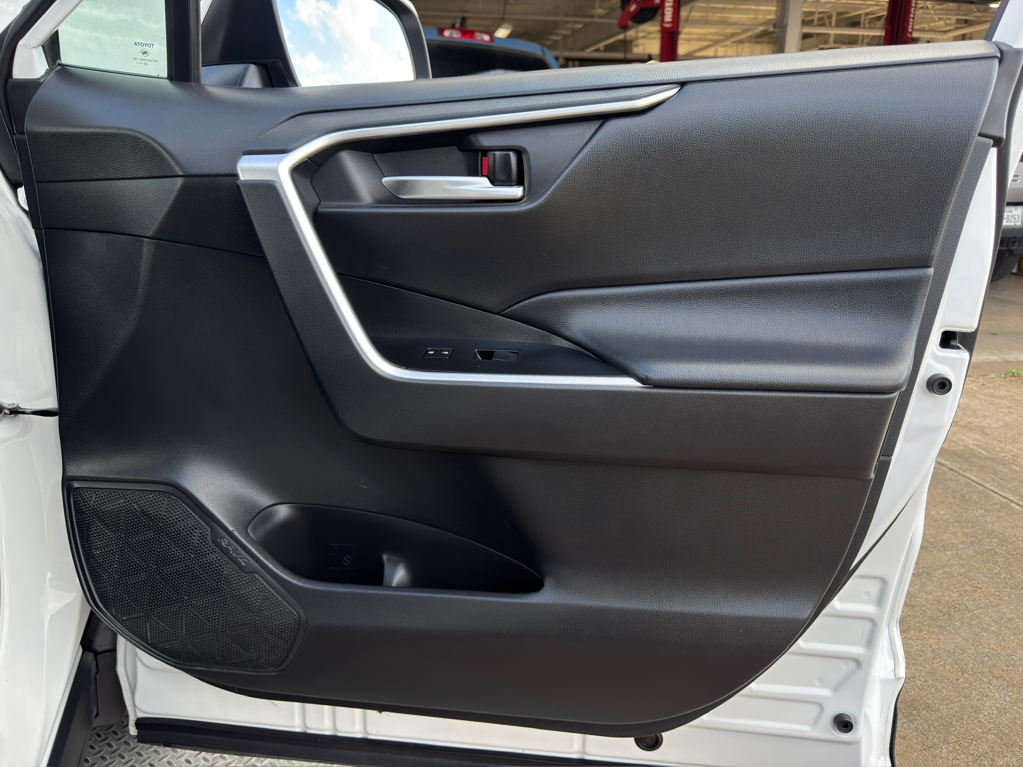 2021 Toyota RAV4 XLE White at Gullo Toyota