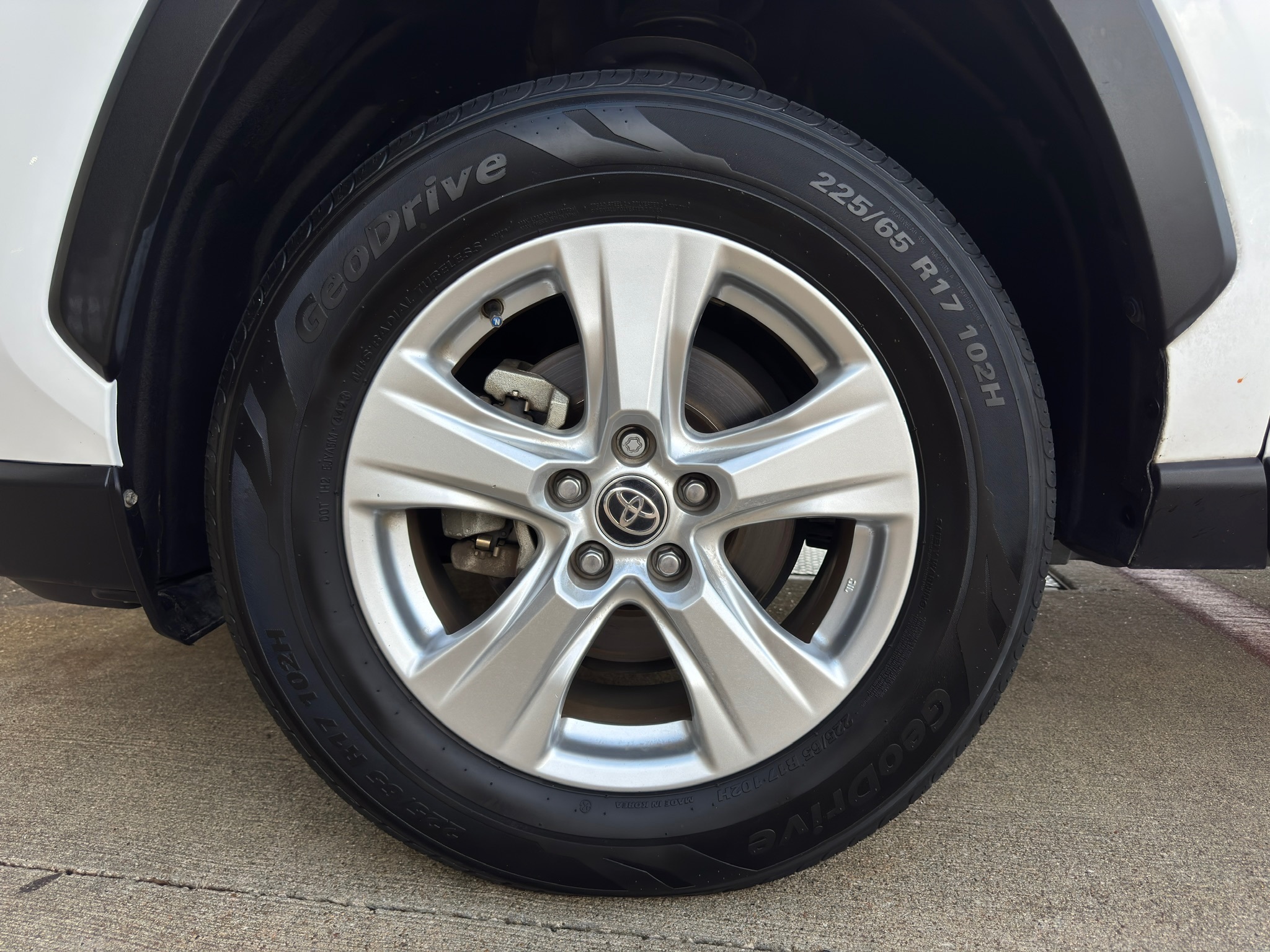 2021 Toyota RAV4 XLE White at Gullo Toyota