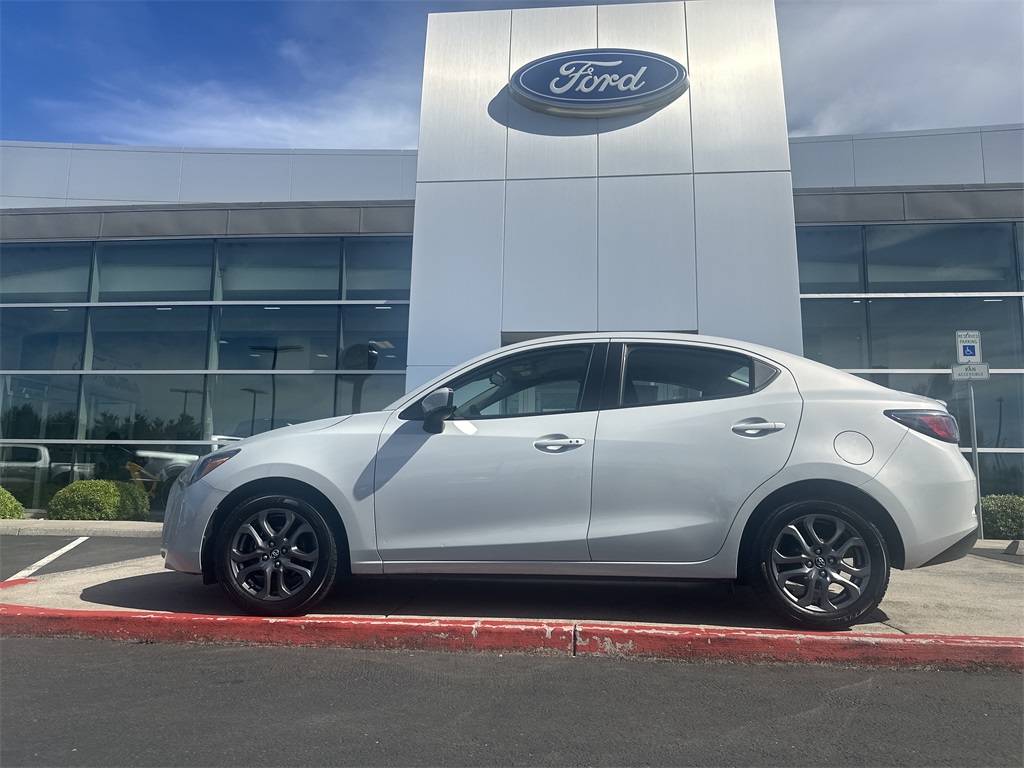 2019 Toyota Yaris LE Sedan FWD