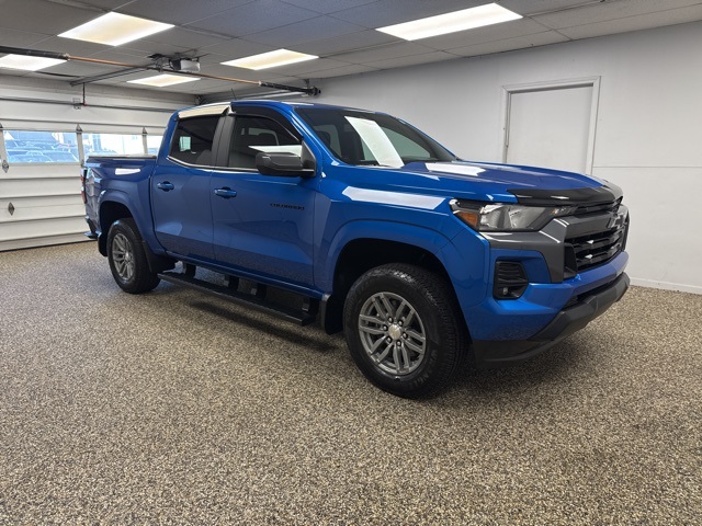 2024 Chevrolet Colorado LT photo 3