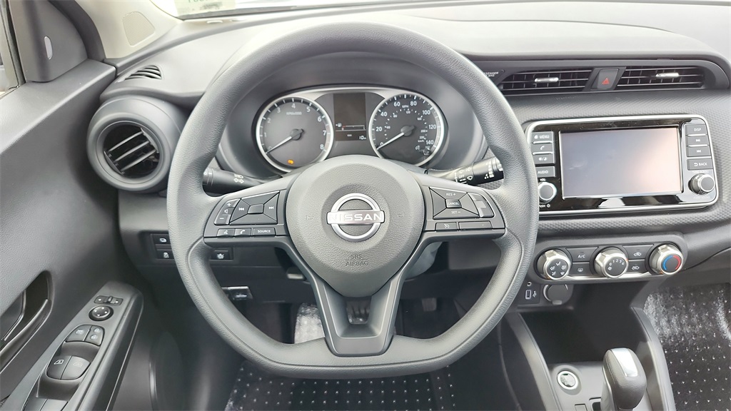 2025 Nissan Kicks Play