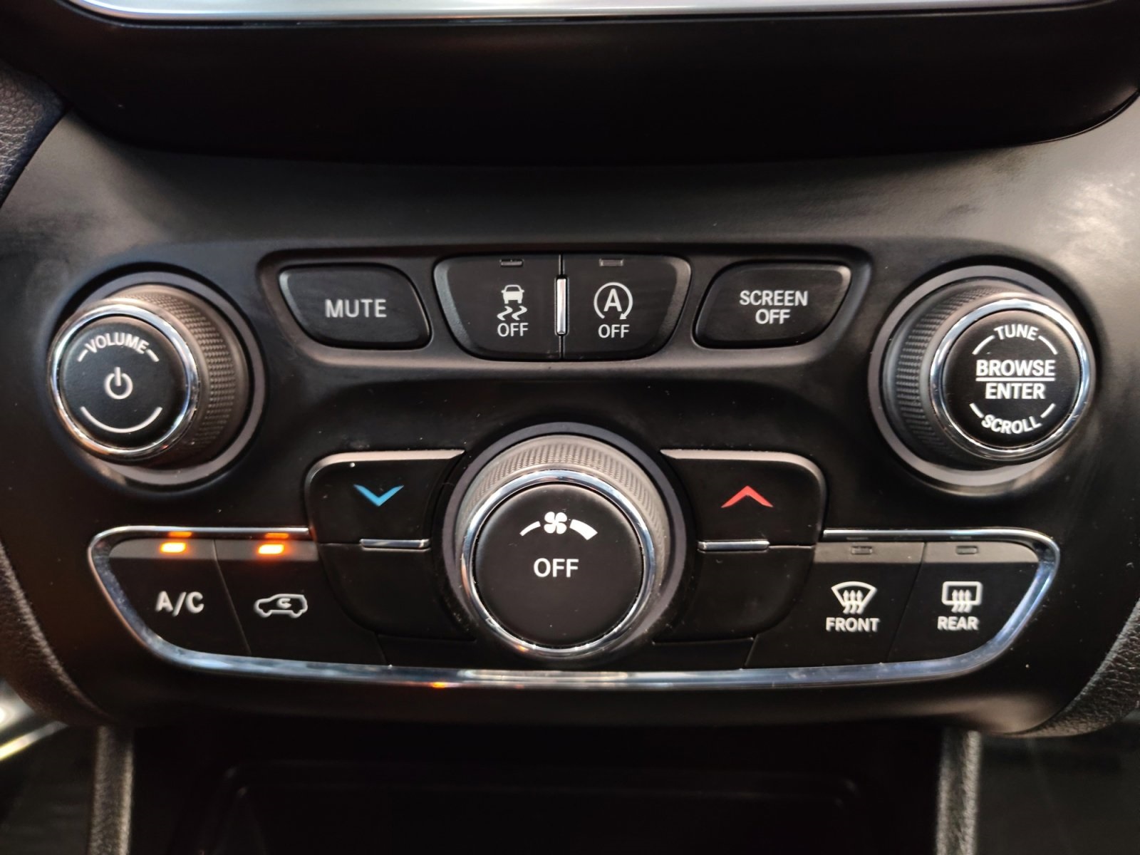 Used Car 2019 Jeep Cherokee  Latitude Plus For Sale Under $20,000 In San Antonio, Texas