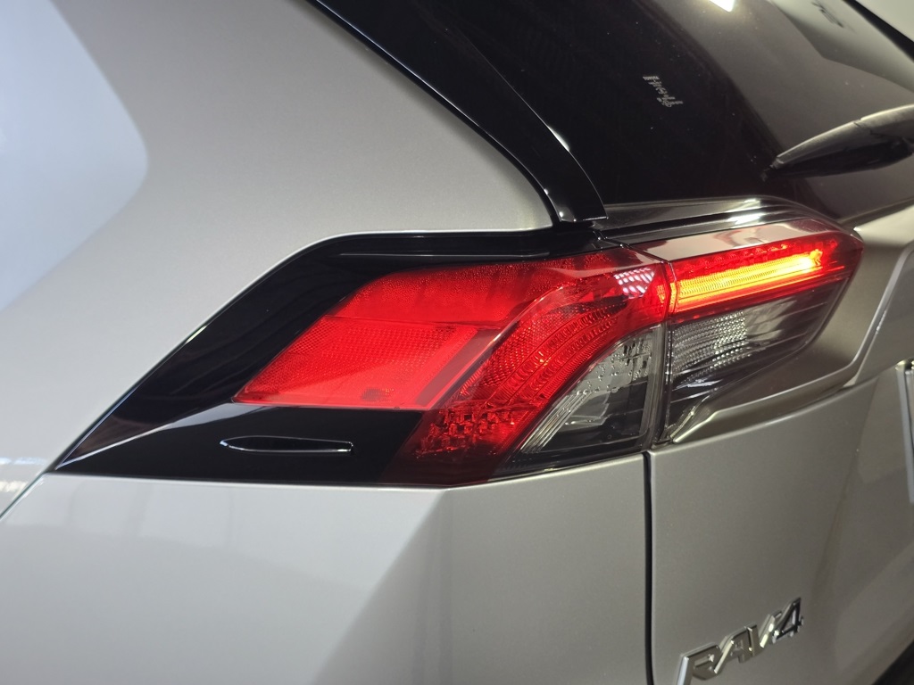 Thumbnail: 2022 Toyota RAV4 - 10